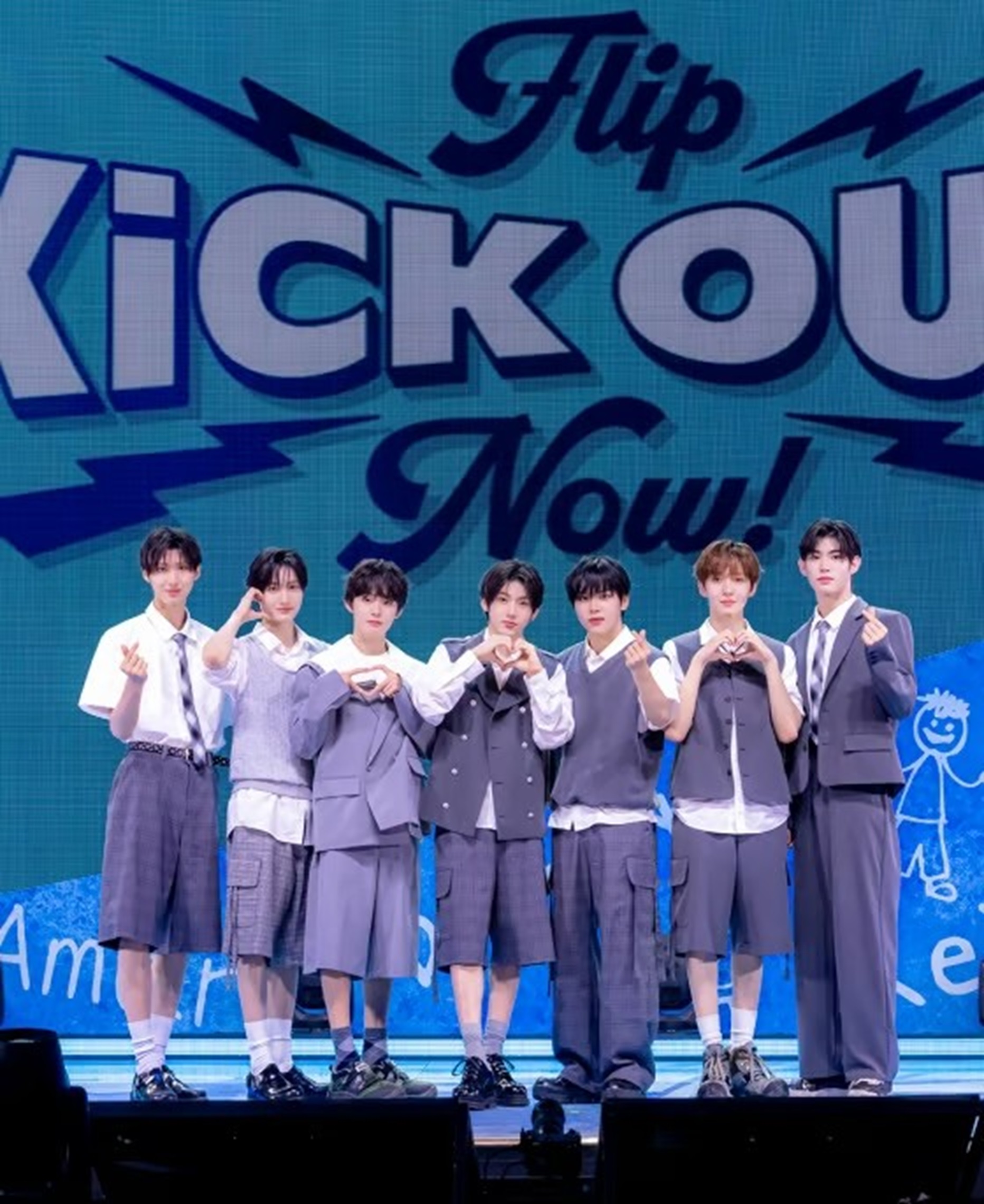 KickFlip、初のカムバックで先行注文35万枚突破 | KOREA WAVE